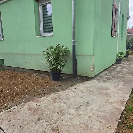 Calme Avec Jardin Proche Centre Et Gare *