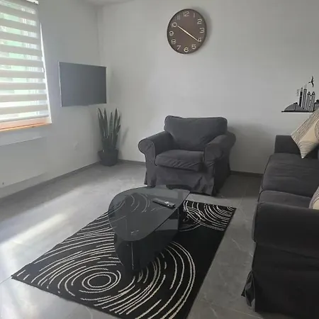 Lägenhet Calme Avec Jardin Proche Centre Et Gare Colmar